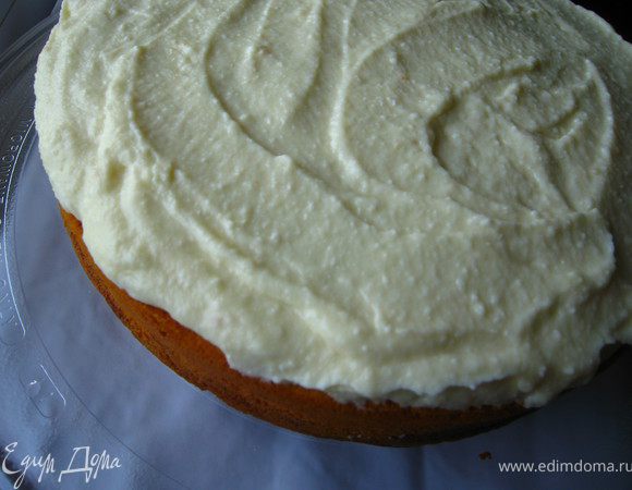 Нанести теплую начинку на остывший брауниз