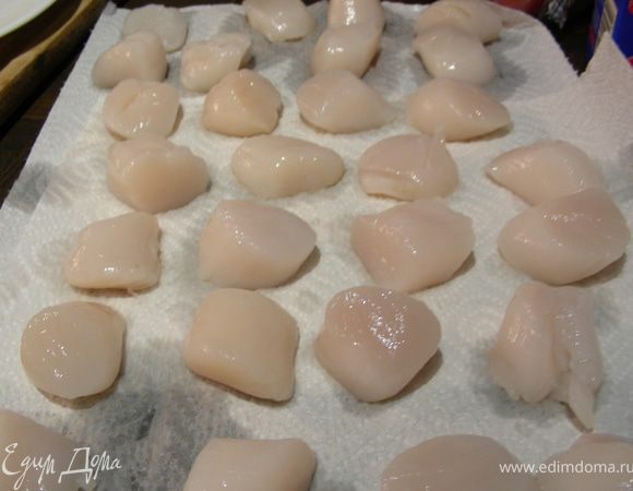 Морские гребешки моем и сушим на полотенце.