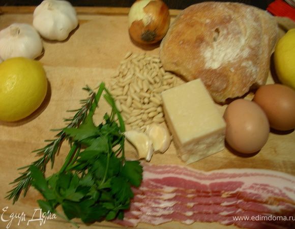 Вот наши продукты для запеканки. Слева у меня еще лимон и чеснок, которые потом пойдут к курице.
