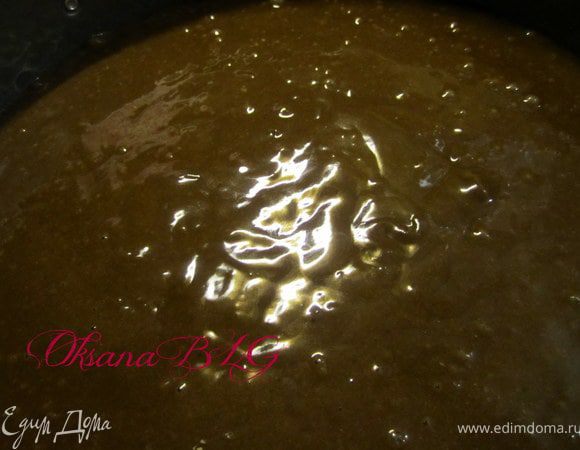 Перелить тесто в форму. Тесто рассчитано на форму 20-22 см.