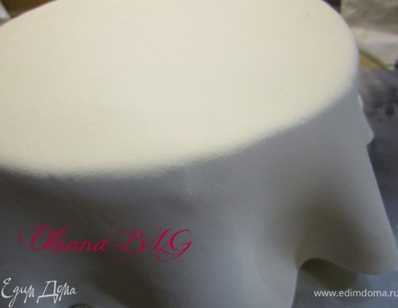 Покрыть белой мастикой.