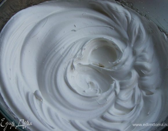 Взобьем белки с 60 г сахара