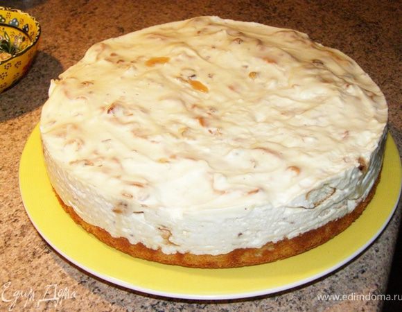 Через 12 часов вынем торт из разъемной формы. Чтобы крем торта прекрасно отстал от стенок формы, я использую горячий фен (подсмотрела у Альбины). Пару раз провела феном с горячим воздухом по стенкам формы и спокойно извлекла торт