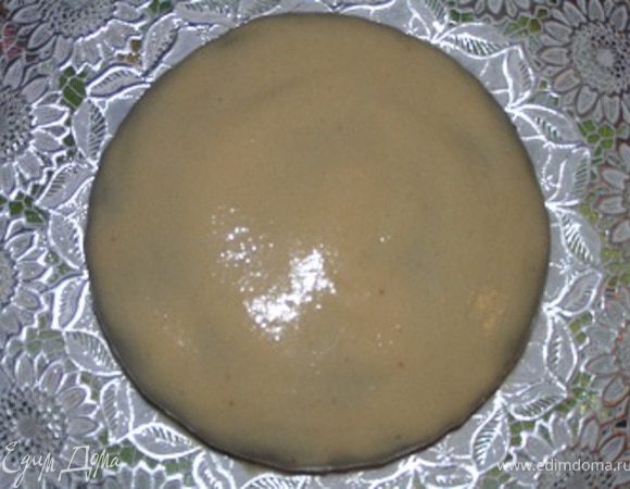 и сверху обмазать кремом торт со всех сторон.