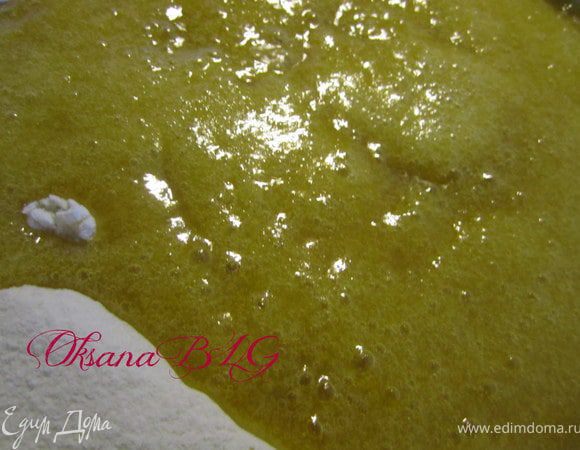 Добавить стакан муки, перемешать снять с огня. 