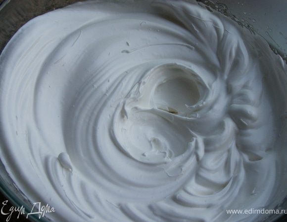 Взобьем белки с 60 г сахара