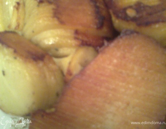 Вот такая картошечка получается снизу!Всем-всем понравился вкус запечёной картошки!!!Спасибо,Софи,за идею!