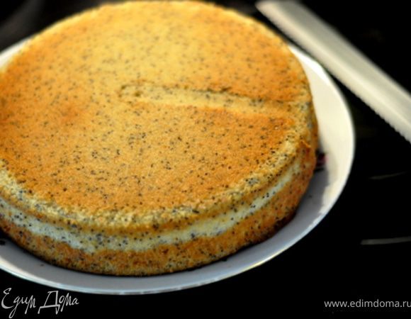 Вылить тесто в форму печь 35-40мин. Проверять центр зубочисткой, если сухая зубочистка,значит готово. Охладить корж на решетке 10мин. Вынуть из формы и остудить полностью.