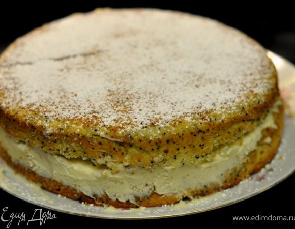 Сбить миксером сливки до мягких пиков.Перемешать сливки с холод.лимон.кремом.Длинным хлебным ножом разрезать корж горизонтально пополам.Намазать нижнюю часть коржа лимон.кремом.Накрыть верхней частью.Посыпать торт сах.пудрой. И наслаждайтесь!!!