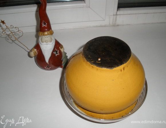 На сковороде проколить масло, залить им наше хе (это для того чтобы лук не горчил) и поставить под гнет на ночь. 