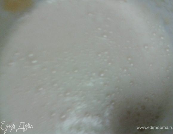 добавить воду,взбить, 