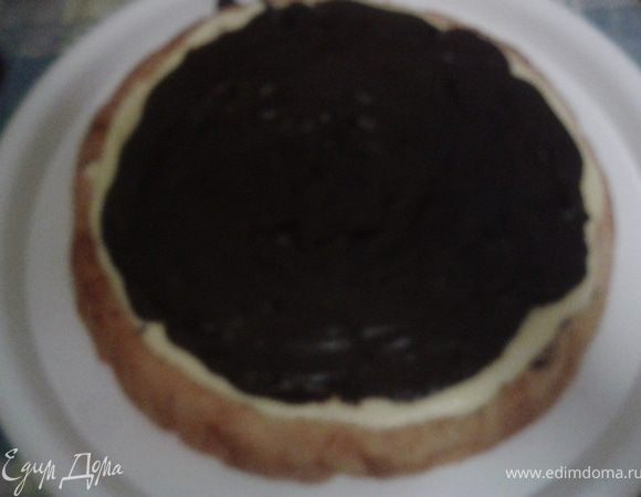 резать горячим ножом,=верх перед подачей можно взбрызнуть соком лимона.Хранить в холодильнике.