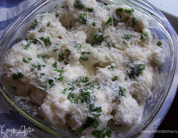 Посыпем зеленым луком, сверху - пармезаном