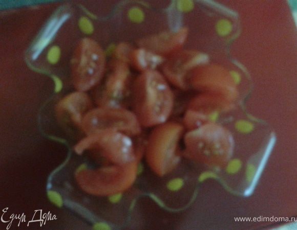 помидоры разрезать на 4 части