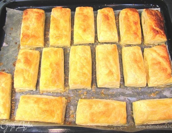 Поставьте противень с язычками в духовку при 180°C на 25 минут до карамелизации сахара.