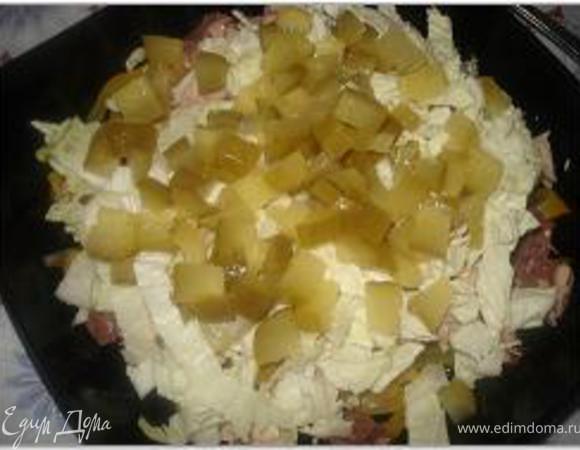 Помидор нарезать кубиками или дольками.
