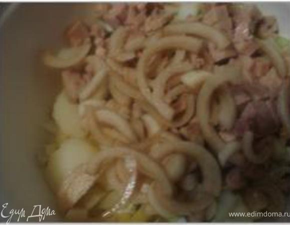 В конце добавить замаринованный лук.