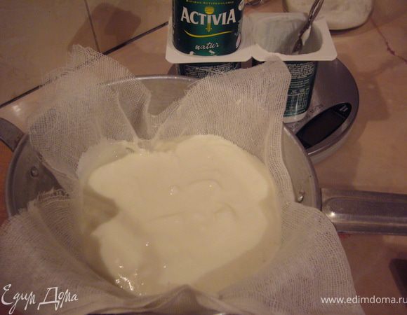 за 2 дня,йогурт густеет,так как стечёт всЯ сыворотка.