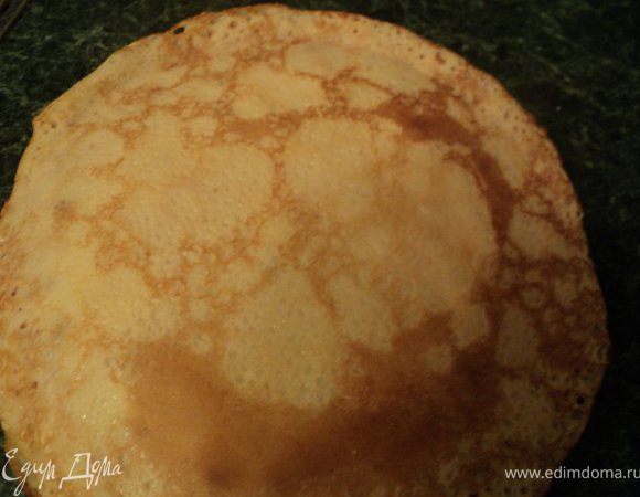 Испечь блинчики по вашему любимому рецепту. Я пекла на кефире с молоком.