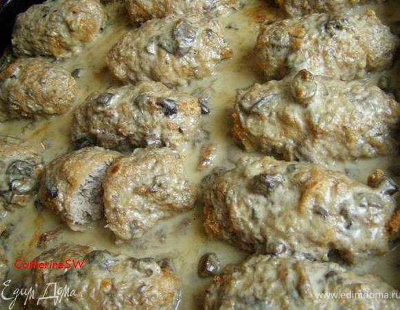 Запекаем до легкого колера. Если ваша духовка не держит 250 градусов, то время запекания нужно будет увеличить. 