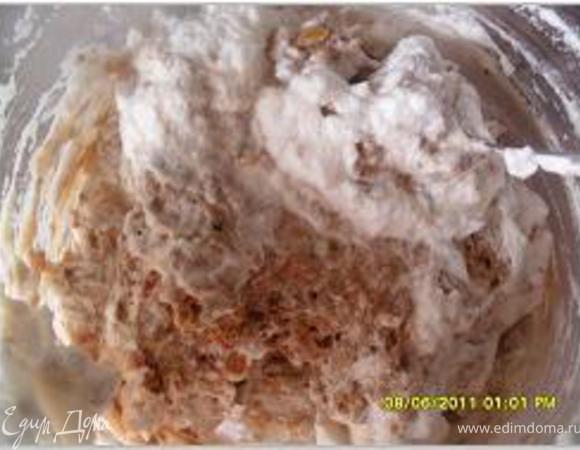 и осторожно соединить с тестом