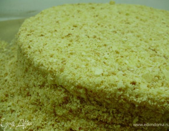 Склеиваем коржи кремом и присыпаем крошкой. Оставляем пропитываться на столе 2-3ч после можно поставить в холодильник.

Приятного аппетита!