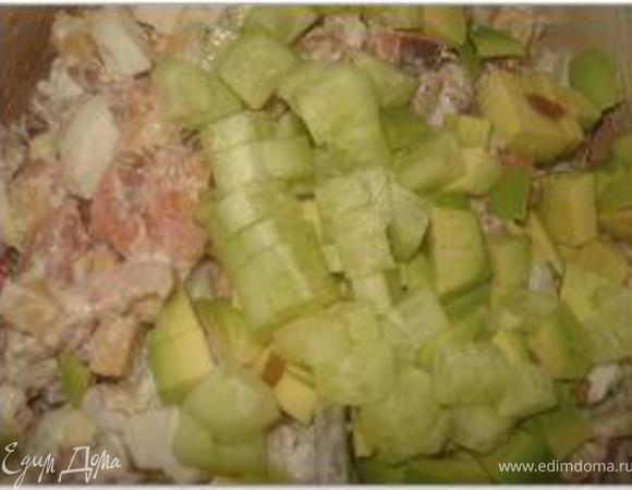 Брынзу нарезать крупными кусочками (я нарезала сыр кусочками).