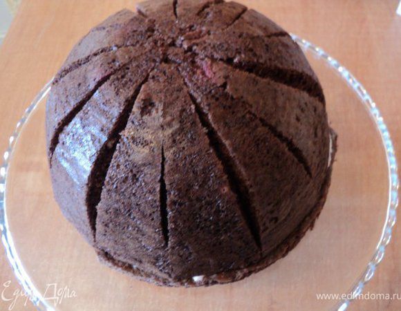 Торт перевернуть из формы на подставку. 