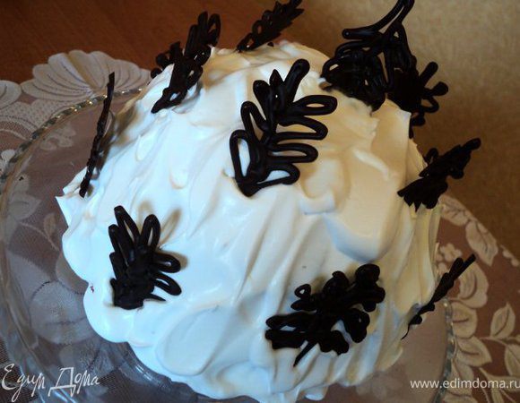 Украсить взбитыми сливками и фигурками из шоколада. Приятного аппетита!