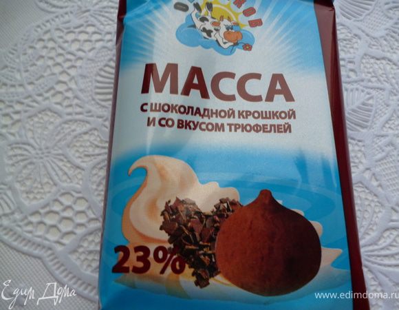 Готовый бисквит оставить в духовке с приоткрытой дверкой после выключения огня для остывания.Если печете бисквит заранее,то хорошо остывший бисквит уберите в пакет. Вот такую сырковую творожную массу я использую для приготовления крема.