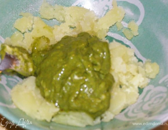 Мякоть от одного картофеля смешаем с начинкой №2