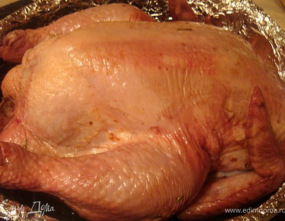 По истечении срока маринования- курочка приобретет розовый цвет (от вина и граната).