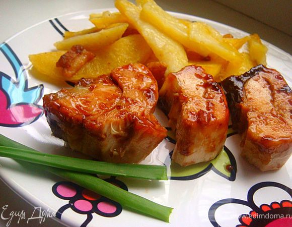 Проверить готовность можно с помощью прокола- посмотрите какого цвета выделится сок- прозрачный- готова курочка, если с кровью-запекаем дальше.
