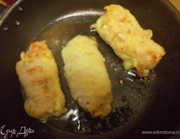 обжарить на оливковом масле до коричневой корочки,разрезать помидорчик и приятного ужина.