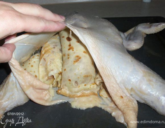 И рулетики запихиваем в кожу.