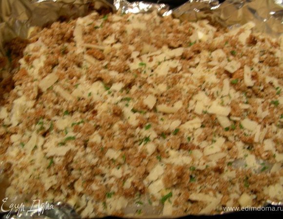 Сверху посыпаем нашей смесью и запекаем минут 20. 
