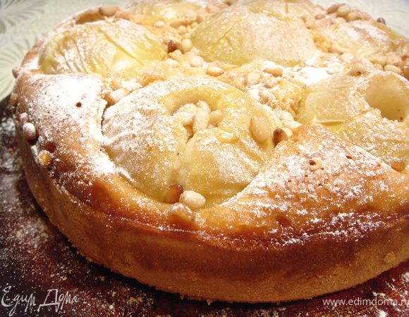 Остудить, вынуть из формы и посыпать сахарной пудрой и корицей.