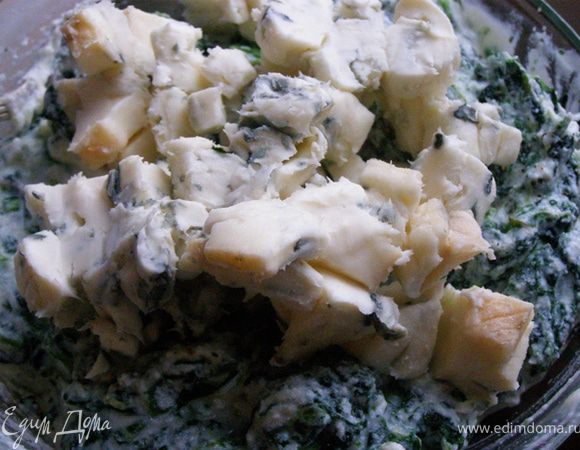 Добавим измельченную горгонзоллу