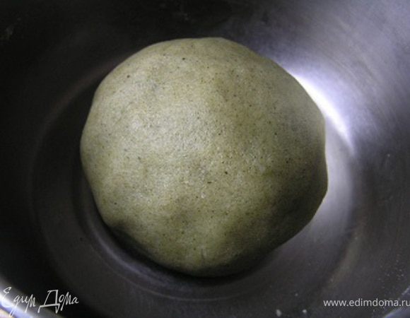 пока тесто не станет мягким,  эластичным и однородным.