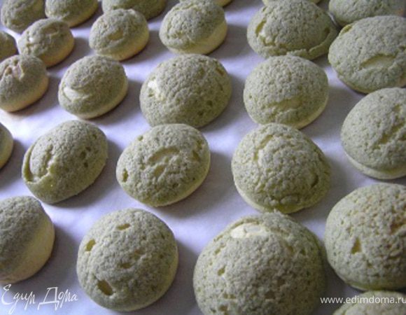 Поставить в разогретую духовку на 25-30 минут. Затем остудить.