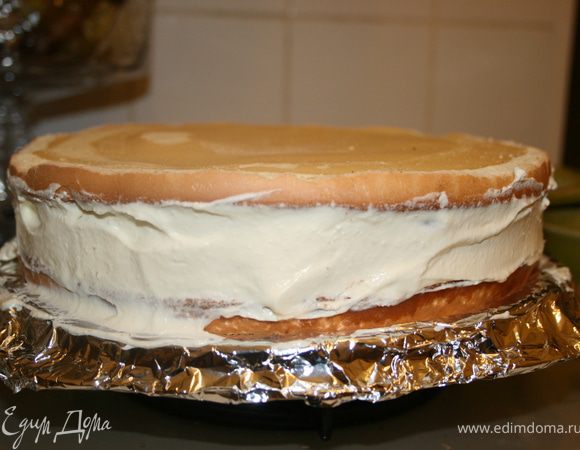 Торт готовила по рецепту 2SheFF*de Elit http://www.edimdoma.ru/recipes/23058. Единственное, делала 2 бисквита и не покрывала торт желатиновой массой. Охладить торт ( у меня стоял ночь на холоде)
