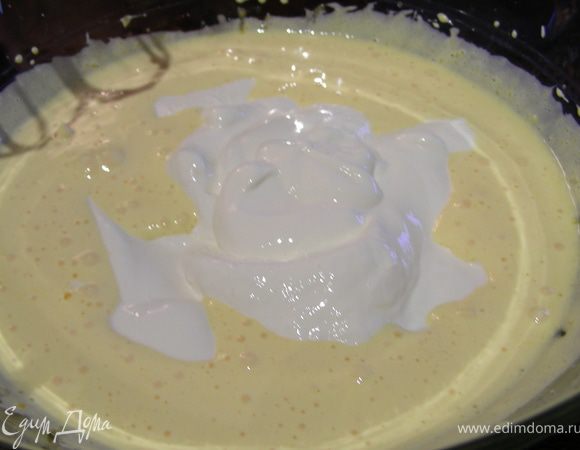 Добавляем маскарпоне. Взбиваем.