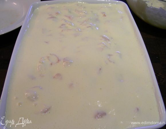 Затем оставшийся крем. Ставим в холодильник часов на 6.
