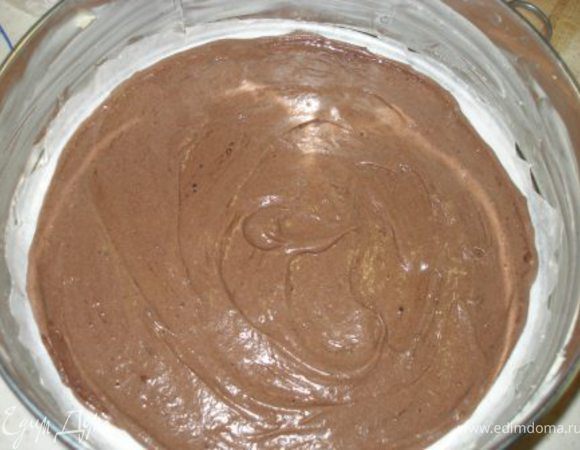 Духовку разогреть до 200С. Круглую разъемную форму (можно и не круглую, и даже не разъемную) смазать маслом, дно застелить пергаментом. Выложить 2-3 ст.л. одного вида теста, разровнять. Поставить в духовку на 4-6 мин. Иногда надо меньше времени, это уже зависит от духовки. 