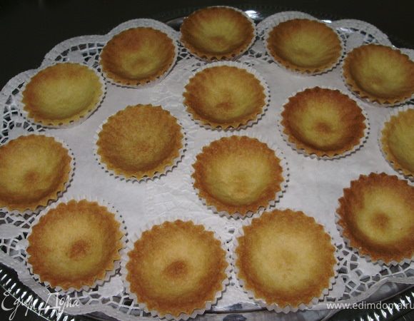 Выпекаем при температуре 200 градусов 15-20 мин до золотистого цвета. Когда остынут вынуть из формы