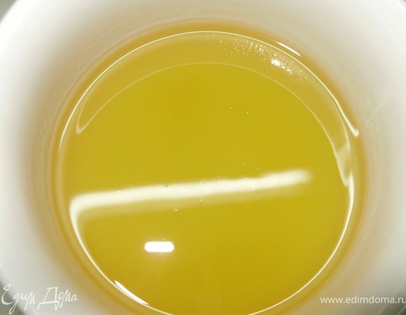 Ставим в микроволновку  на 2-3 мин на высокую температуру до закипания. После перемешиваем до однородной массы.