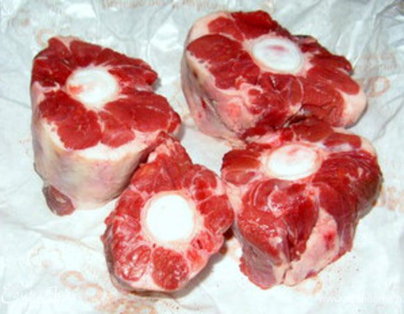 Вот в таком виде продают  бычий хвост. Мясо ,как мясо.