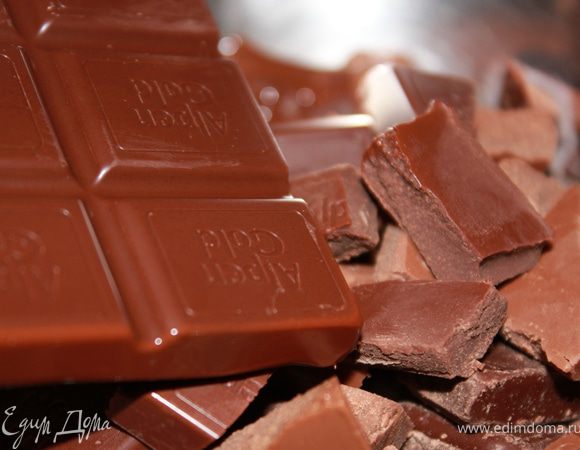 Снять с водяной бани шоколад. Остудить.