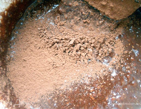 Какао-порошок. Хорошо размешать.