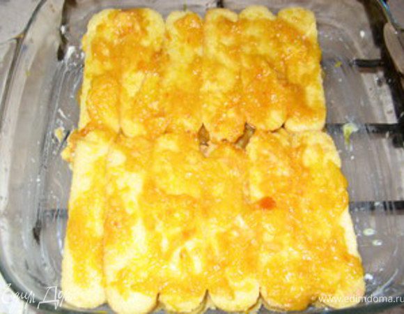 Снова слой савойярди и завершить апельсиновым соусом.Выпекать при 180° около 10 минут. Гратен подавать горячим.

 